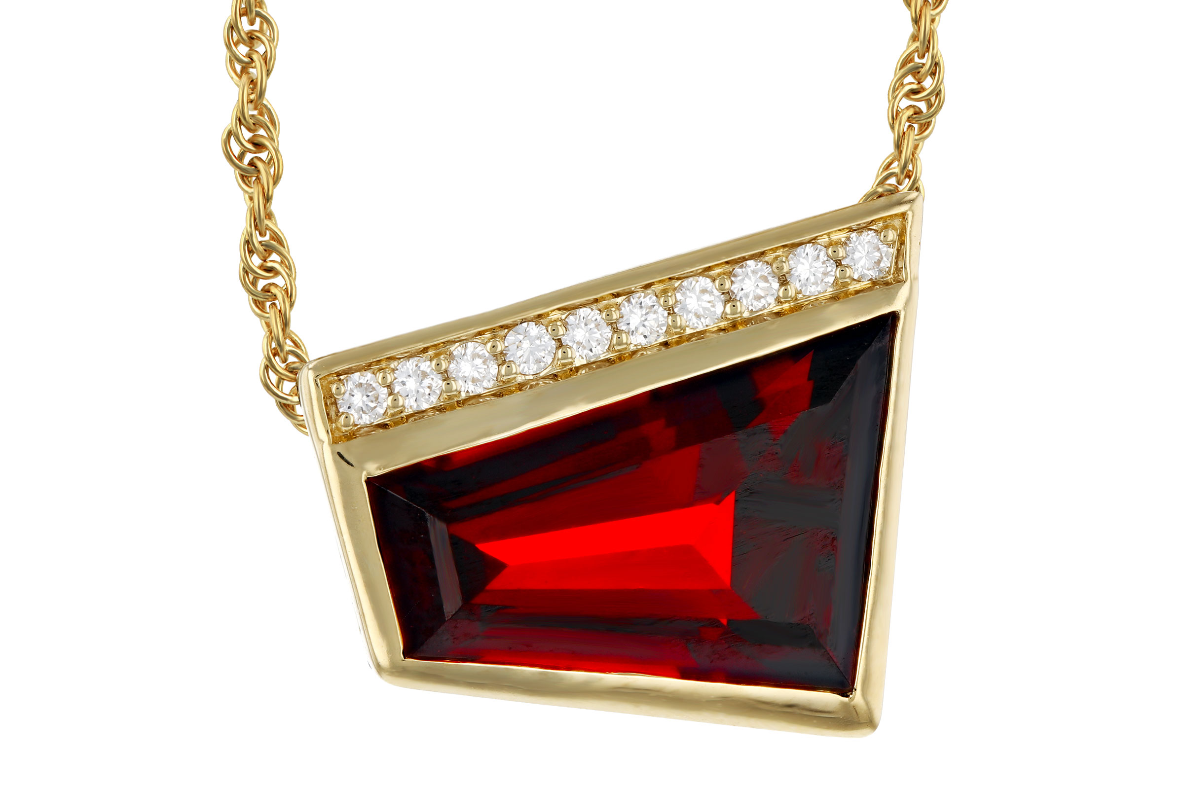 C330-01972: NECKLACE 3.92 GARNET 4.00 TGW
