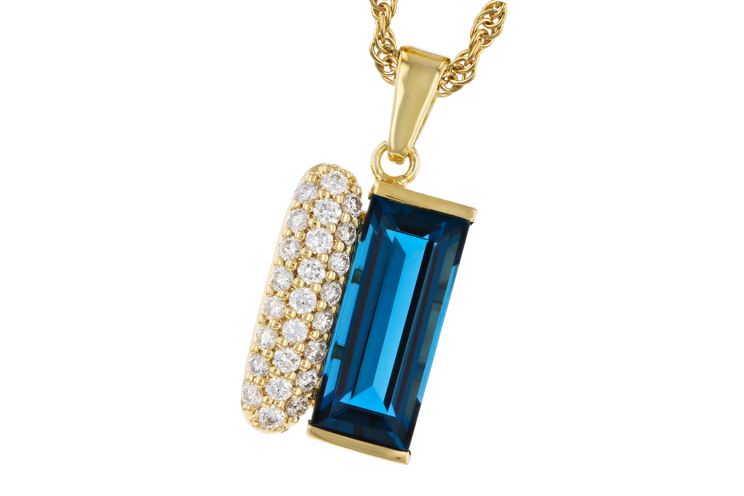 M330-01944: NECK 2.67 LONDON BLUE TOPAZ 2.92 TGW (12x5MM BT)